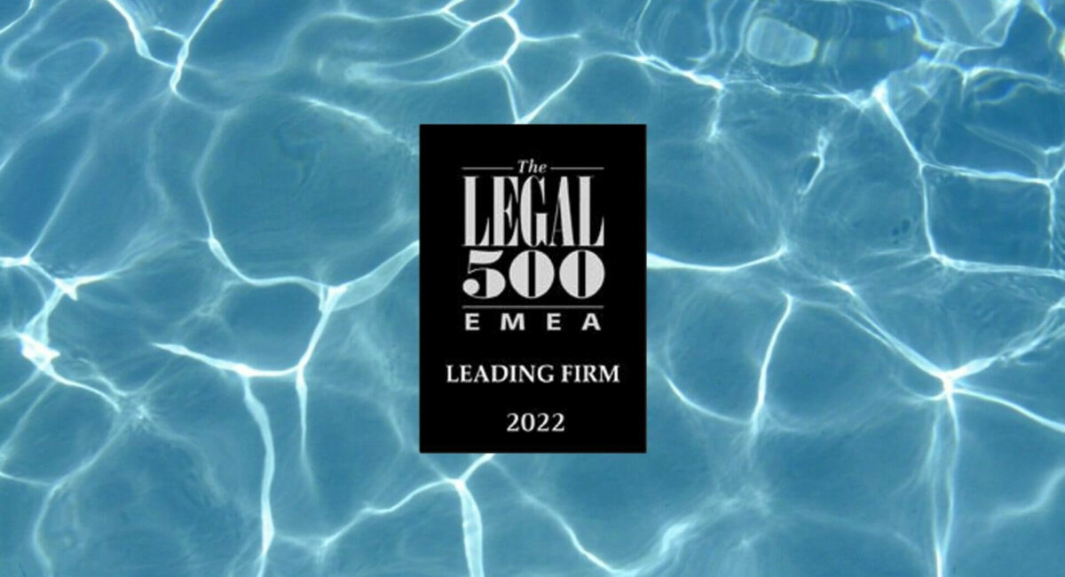 Leading firm 2022 (water achtergrond)