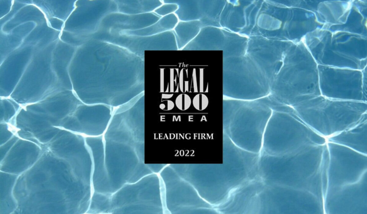 Leading firm 2022 (water achtergrond)